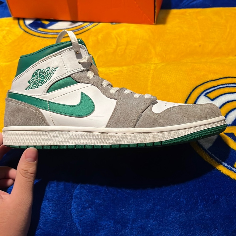Air Jordan 1 mid SE grey pine green